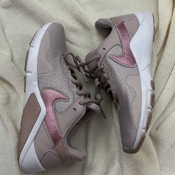 Nike Legend Essential 2
Women's Training Shoes - Picture 3 of 10